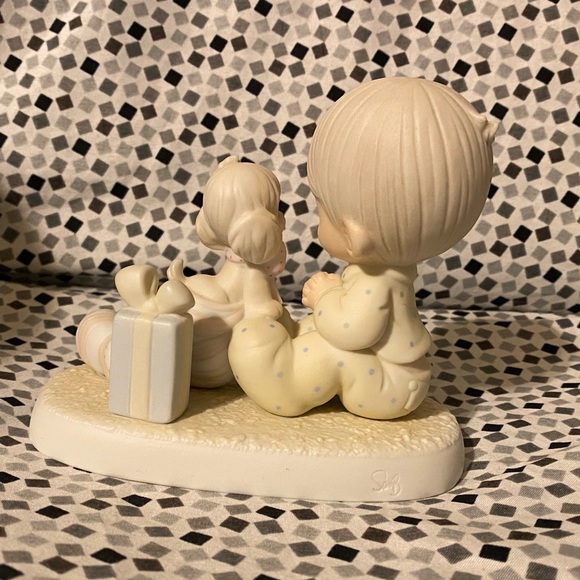 The Greatest Gift Is A Friend- Precious Moments - Picture 4 of 6